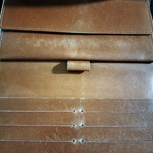 Luis Vuitton Sarah Wallet - Picture 9 of 10